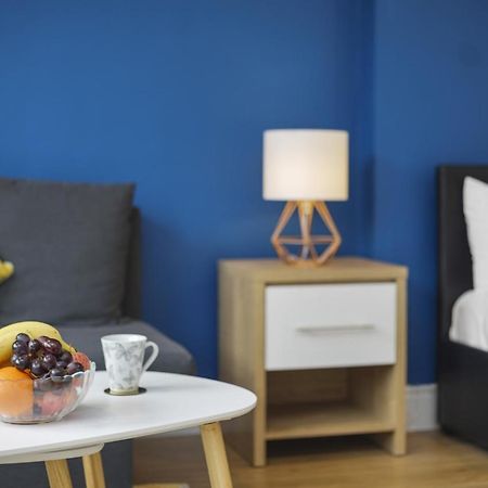 Studio Apartment By Homely Stays ลอนดอน ภายนอก รูปภาพ