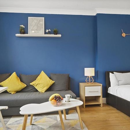 Studio Apartment By Homely Stays ลอนดอน ภายนอก รูปภาพ